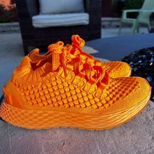 NEON ORANGE REFLECTIVE KNIT RUNNER (WOMEN'S size 5.5
